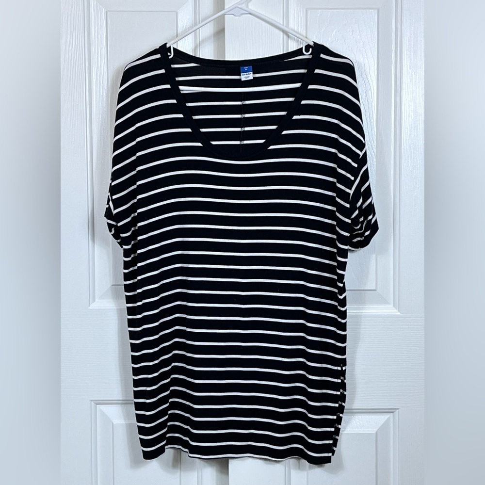 Old Navy Luxe Voop-Neck Tunic T-Shirt for Women, Stripped Black/White, size XS
